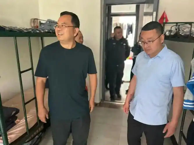 苍溪中学开展校园管制刀具等危险品专项排查工作