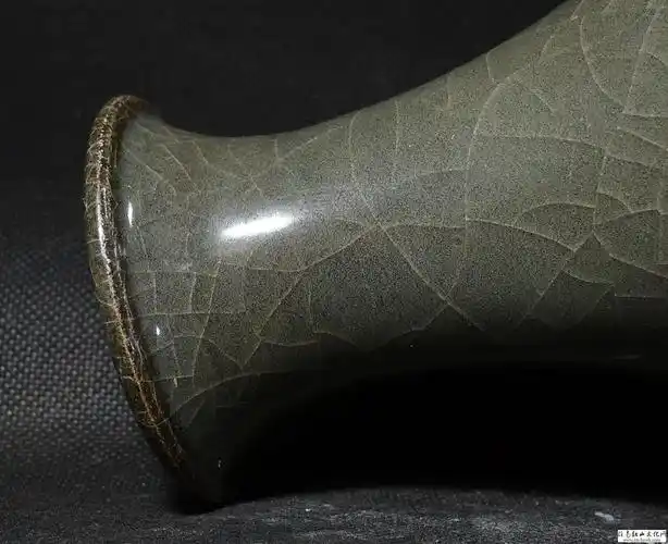 溪口官窑瓶斜开片由内至外任南收藏