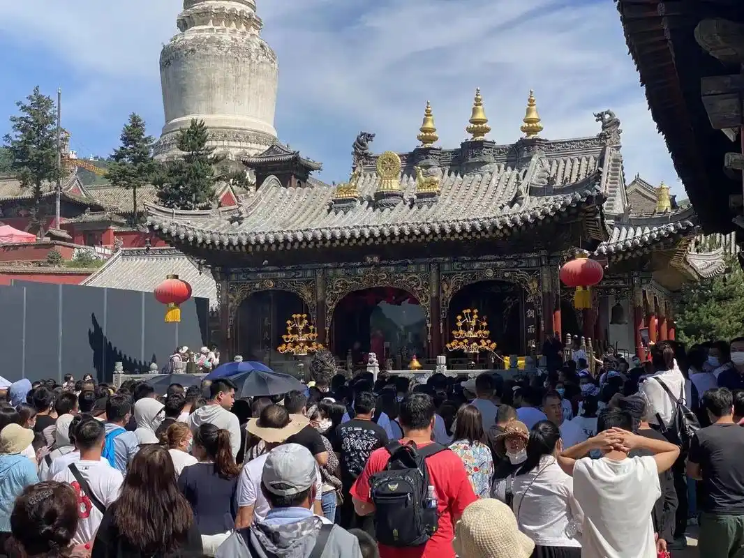 五台山真的太好了.今天去找五爷还愿 以虔诚的姿态 祈求家 - 抖音