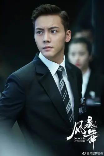 [陈伟霆][新闻]180525 《风暴舞》首曝剧照 特工李俊杰演绎制服诱惑!
