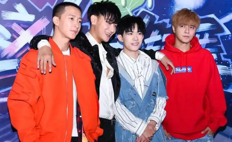 黄子韬易烊千玺胡冰卿这三个人的关系有点萌