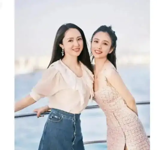 董璇佟丽娅两人长得很像,同框时都分不清,就像孪生姐妹!
