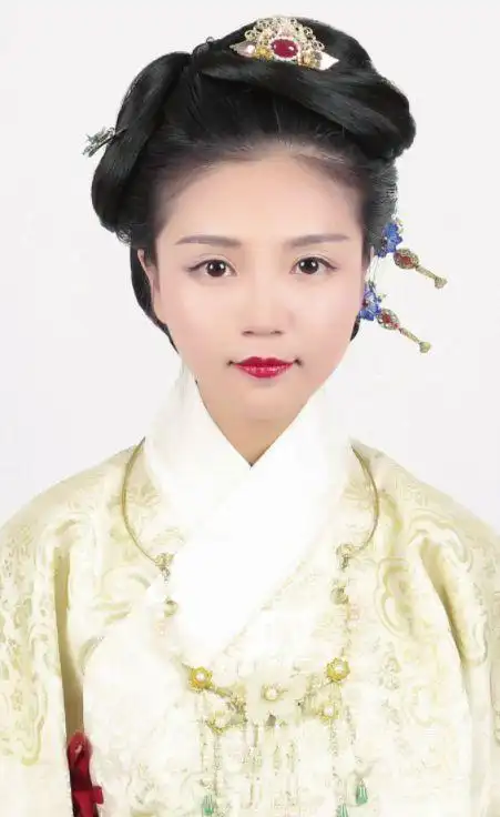 古风发型温婉盘发造型