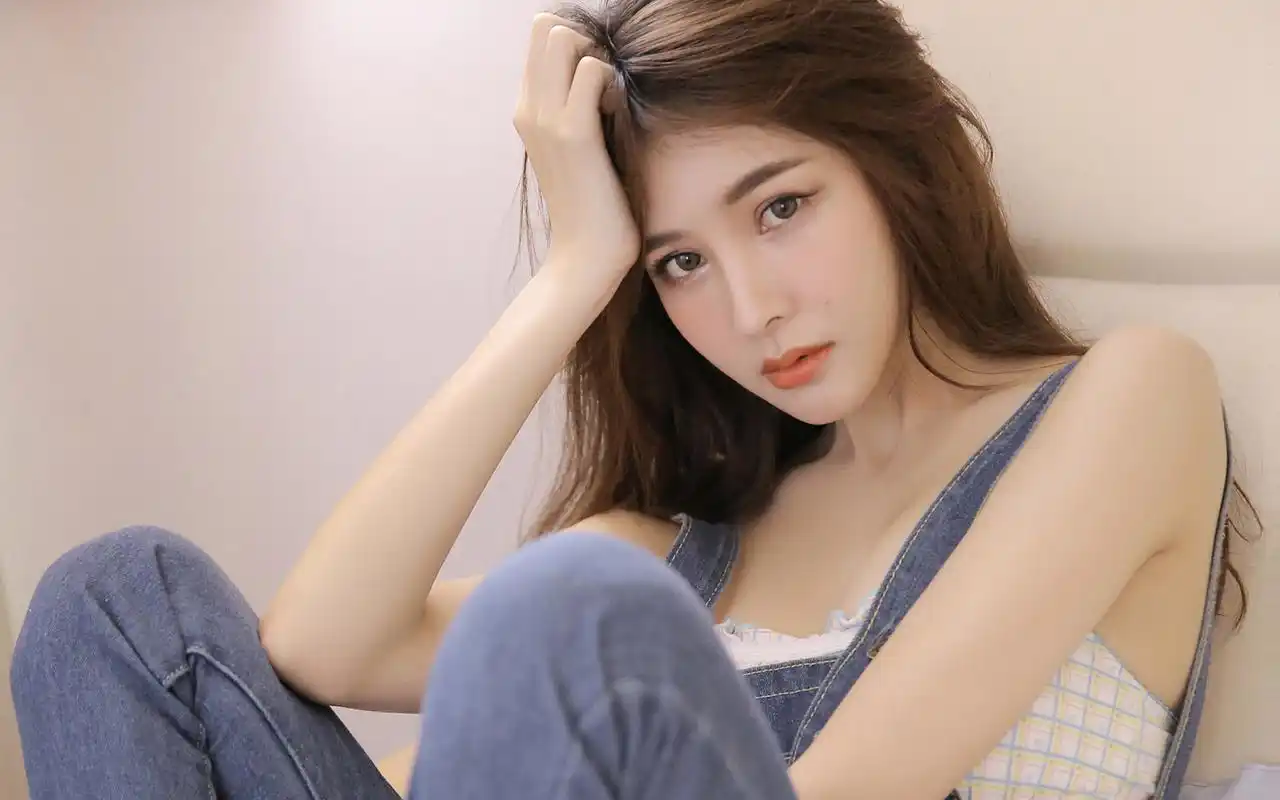 内衣美女诱人写真图片桌面壁纸