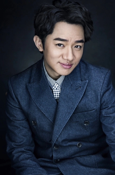 王祖蓝晒自己年轻时照片,网友不淡定了,称:美男子深藏不露啊!