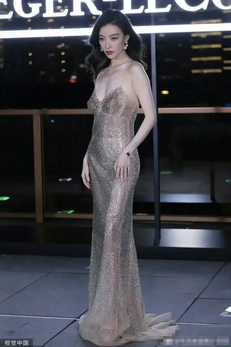 上海国际电影节倪妮红毯造型,生图太美了