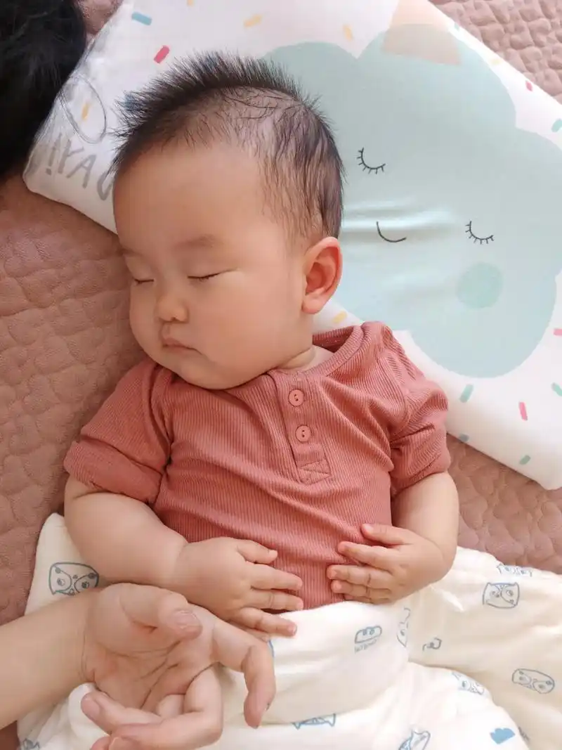 突然某一天开始,珍珠会自主入睡了,天使小宝宝