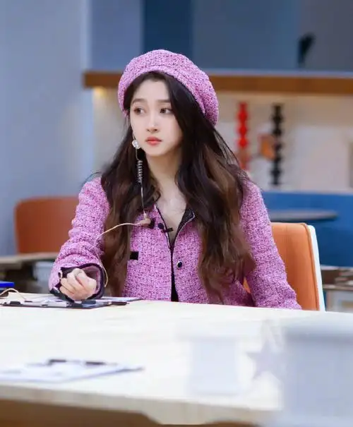 关晓彤造型穿搭就像开盲盒