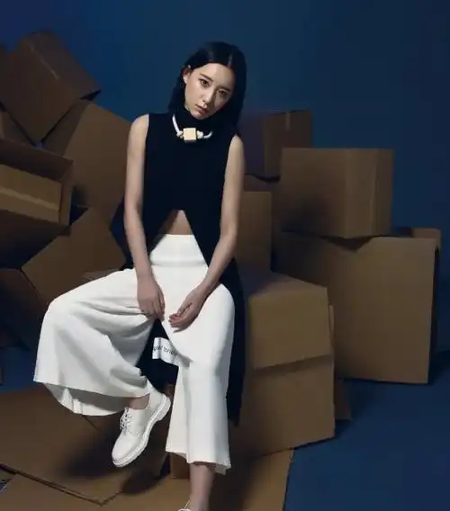 不肯用脸和身材的李斯丹妮,穿裙子到底有多美?粉丝:啊我没了