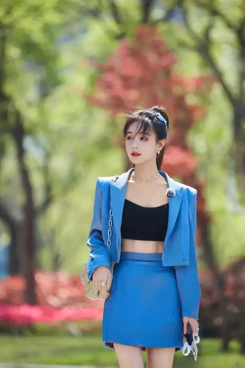 我不会是最后一个知道李一桐有腹肌的人吧