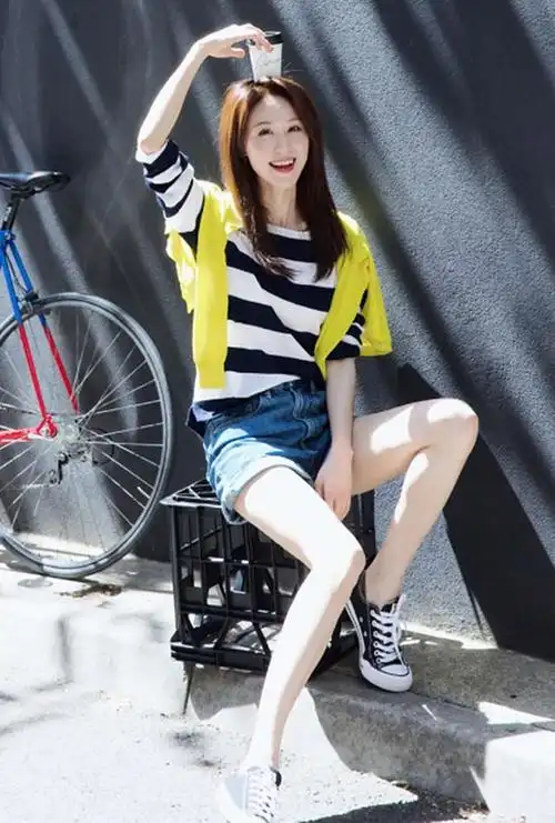 张雯客串《安家》,一身白裙文艺范十足,角色不讨喜但一笑是真美