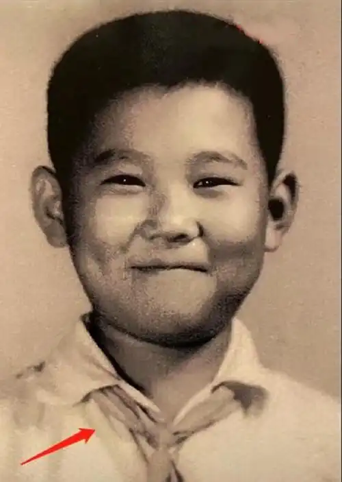 郭德纲上学时的照片曝光与郭麒麟小时候很像原来喜剧是天生的