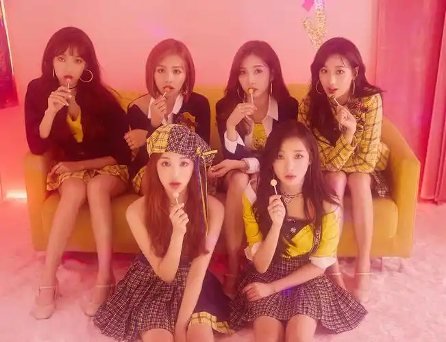 april漂亮是罪小香风打歌服汇总流量预警点开即可收获美女墙头