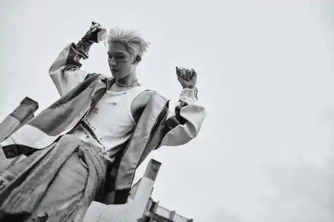 成都欢乐谷大运音乐节#机车炫彩版@theo-朱正廷把应援色印在身上!