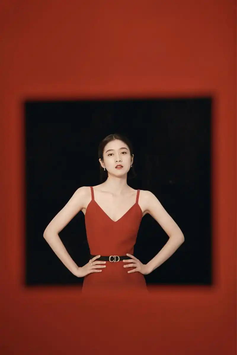 灿烂银河,惺惺相拥;灿烂如梦 拥抱时空 张雪迎 一首《灿烂》献唱盛会