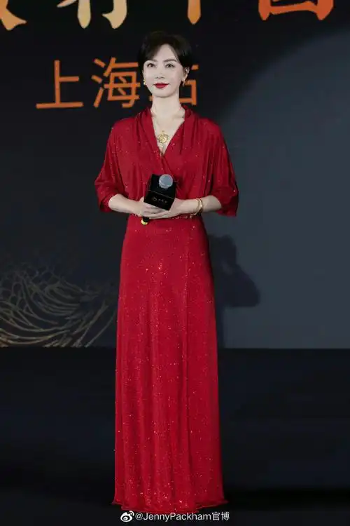 陈数#身着#jenny packham#复古红浴袍礼服95将优雅藏于心间,耀眼的