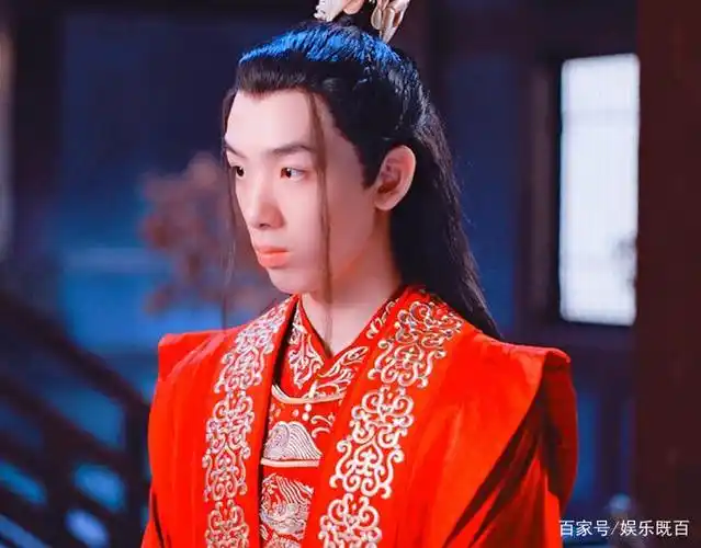 这部剧,有不少观众在看到片段截图后的评论,都是在说黄天崎的颜值不过