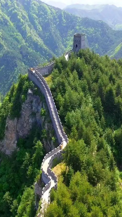大山上的万里长城,气势非凡,雄伟壮观