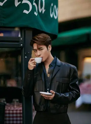 王嘉尔中文名:王嘉尔/英文名:jacksonwang/国籍:中国/星座:白羊座血型