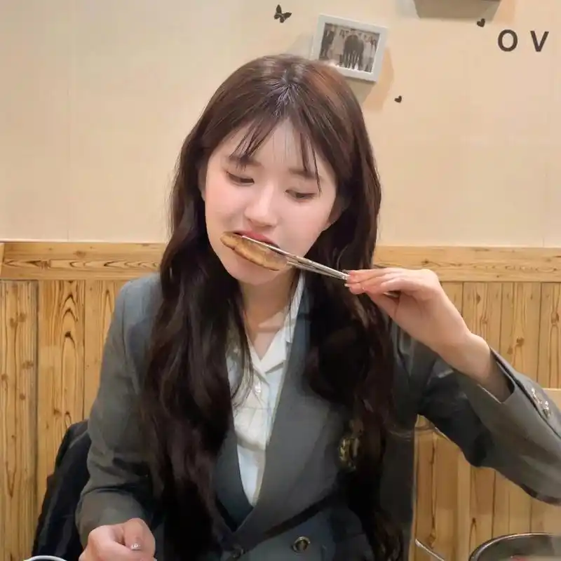 赵露思吃货头像分享~ 特别可爱的一个小女孩