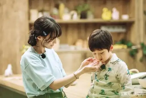 女星线上带娃,郑爽化身温柔"妈妈",真是人美又心善