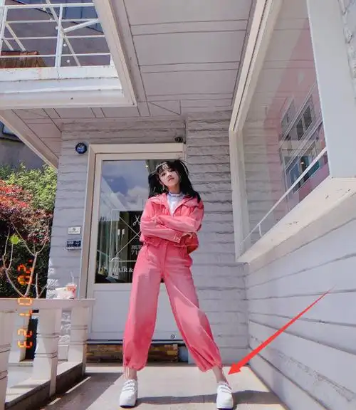 时隔4个月宋雨琦终于穿上长裤,可谁注意露出的"脚踝",我酸了