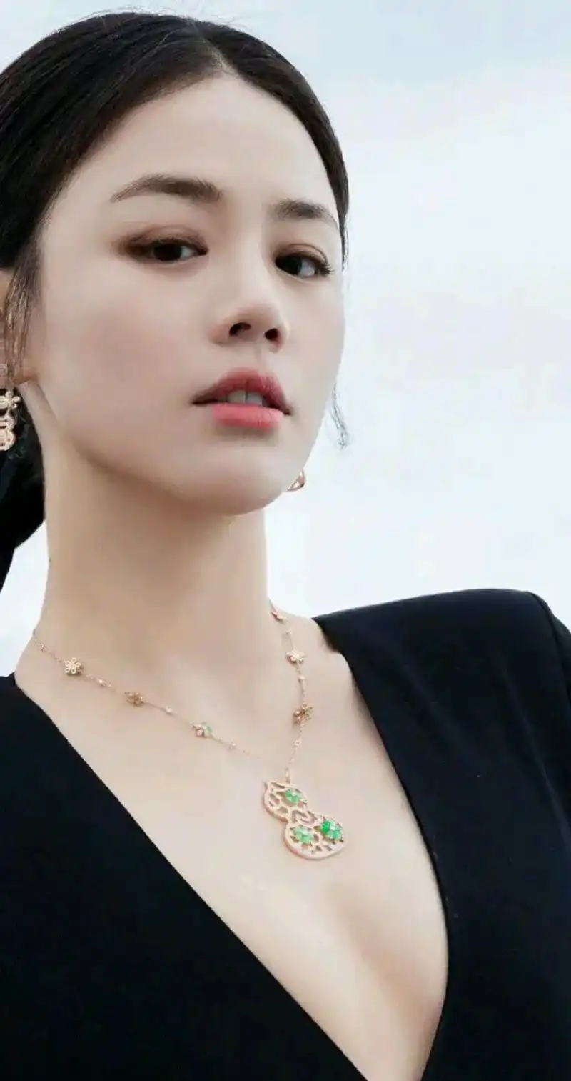 马思纯高清写真太惊艳了,肤白貌美,身姿卓越