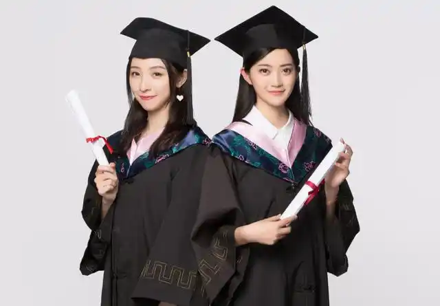 专科生凭什么穿学士服!引"高学历精英"质疑:心里没数吗?