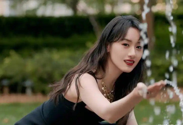 原创袁冰妍活动生图被传看清镜头下的状态真实身材一目了然