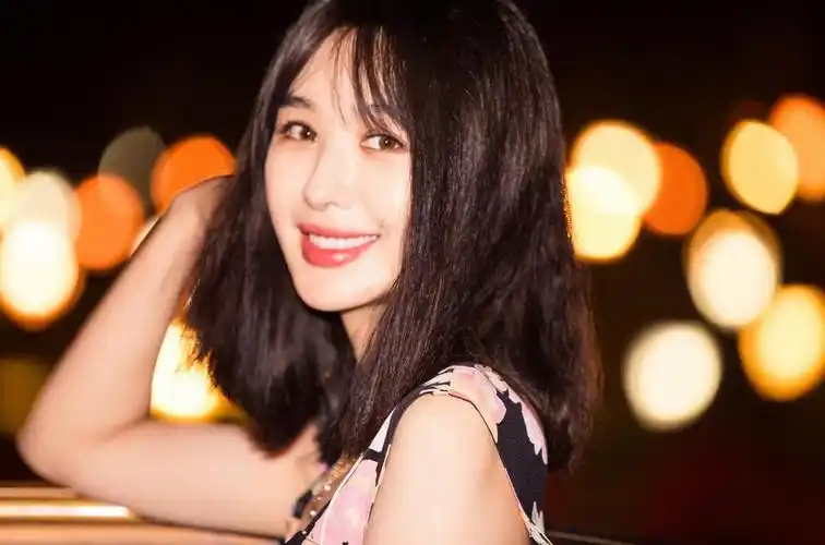 偶遇李菲儿海陆录节目,生图曝光引争议,李菲儿大腿粗壮胖20斤