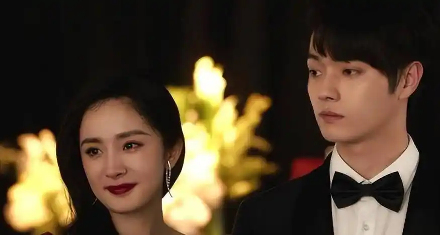 一张照片,就足以证明爆红13年的杨幂,顶流女王跌落了神坛_刘亦菲_电视