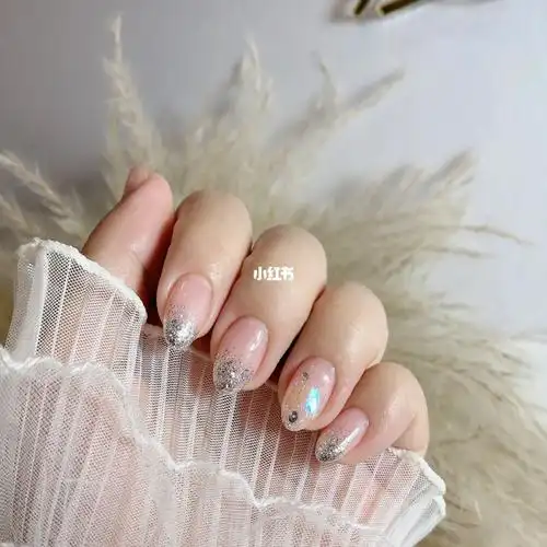 亮晶晶渐变美甲