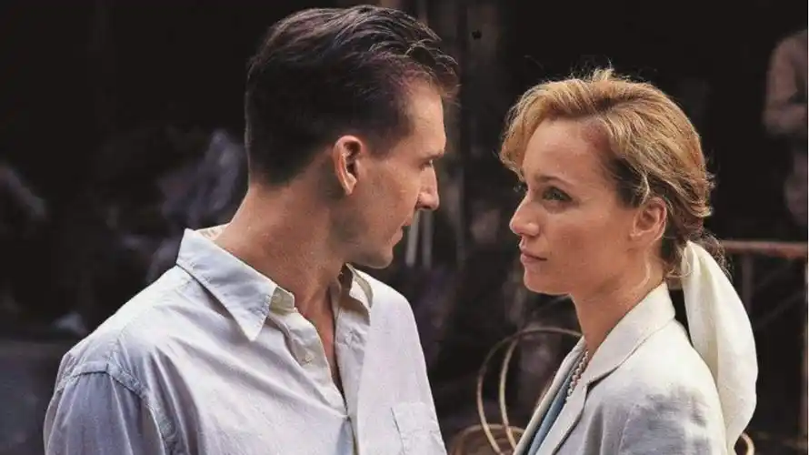 安妮特·贝宁在《美国丽人》的影视片段