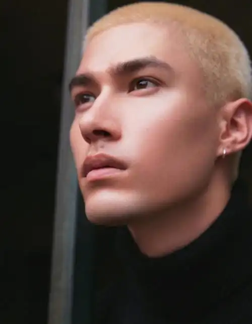 米卡双开门大衣造型