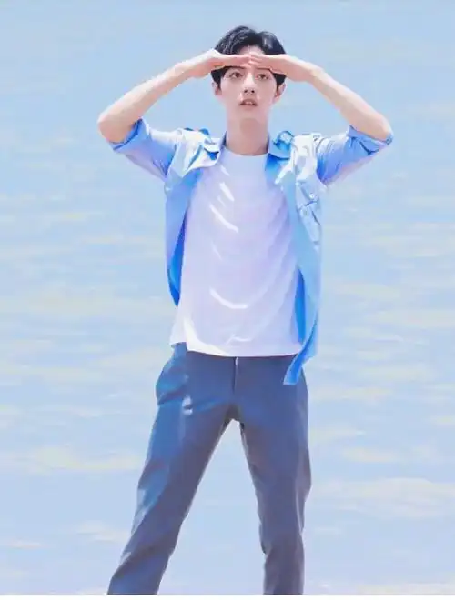 肖战海滩照被疯传当看到他正脸那刻网友真当自己没粉丝呢