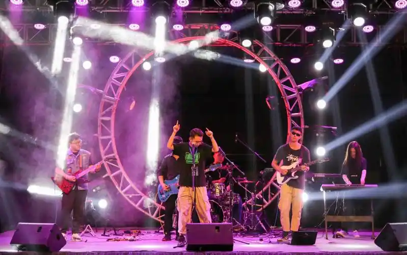 红砖头乐队吉林大学2020氧气音乐节实录