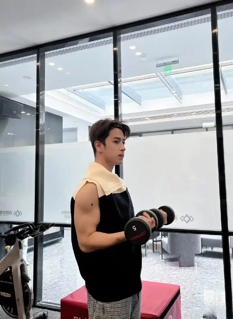 陈若轩腹肌画面去哪儿了#男神!