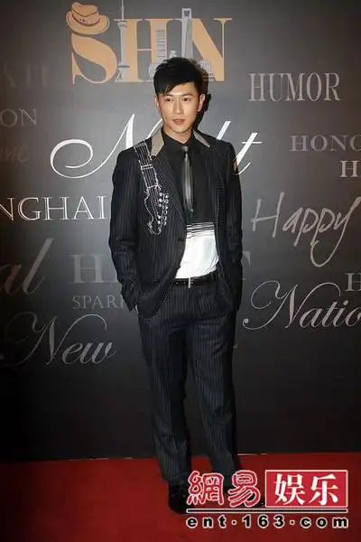 大s汪小菲亮相大s穿高跟鞋仍与老公差距大组图