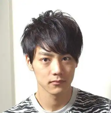 男生蓬松纹理烫发型效果图