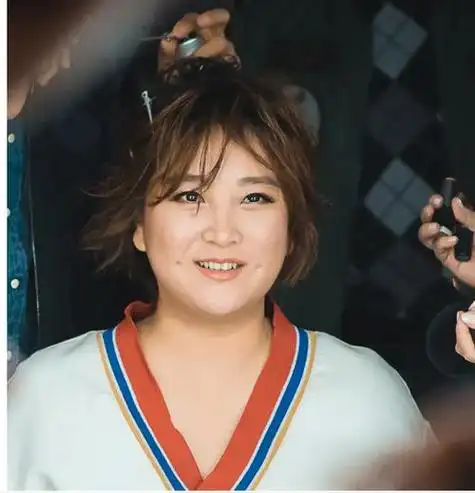 身高有166厘米,体重150斤左右贾玲,中国内地女演员,导演.