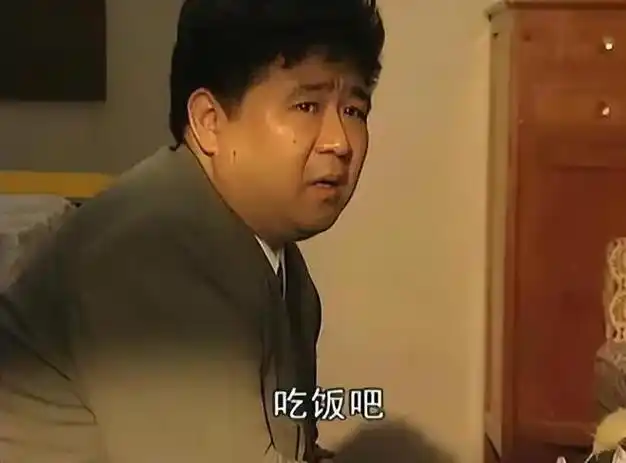 梁冠华因太胖没戏演却被导演妻子倒追39岁演狄仁杰走红