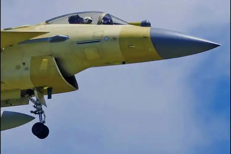 歼10c在泰国闪亮登场,最新配的"匕首"让人眼前一亮|战斗机|导弹|空空