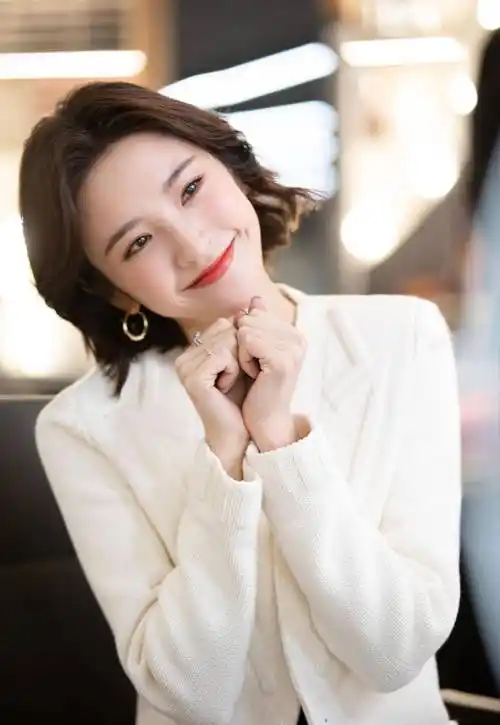 唐艺昕终于营业!