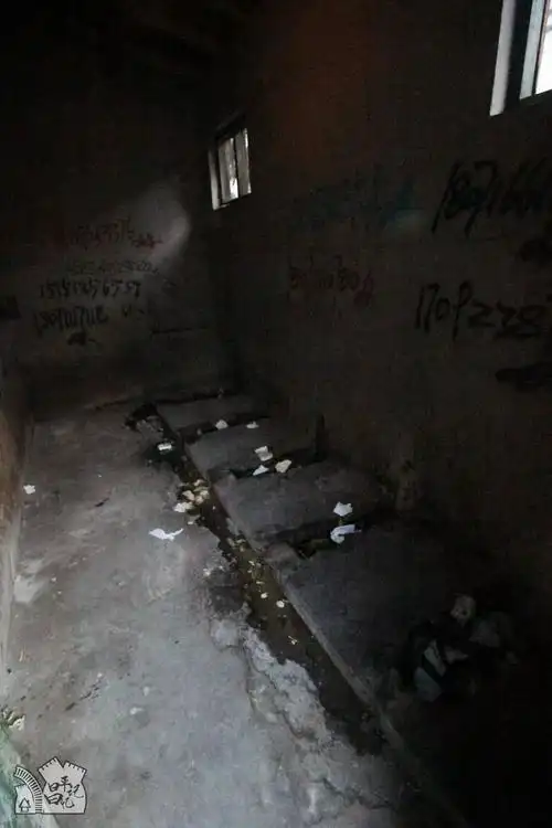 南口镇 | 臭气熏天屎尿横流 环境如此恶劣的公厕怎能忍受_厕所