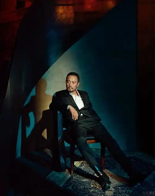 张涵予开年封面曝光