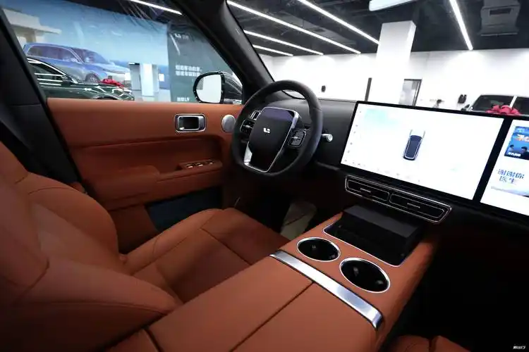 「最大开箱」喜提奶爸车 理想l8_文章_新出行