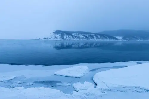 贝加尔湖畔的小镇 — 利斯特维扬卡