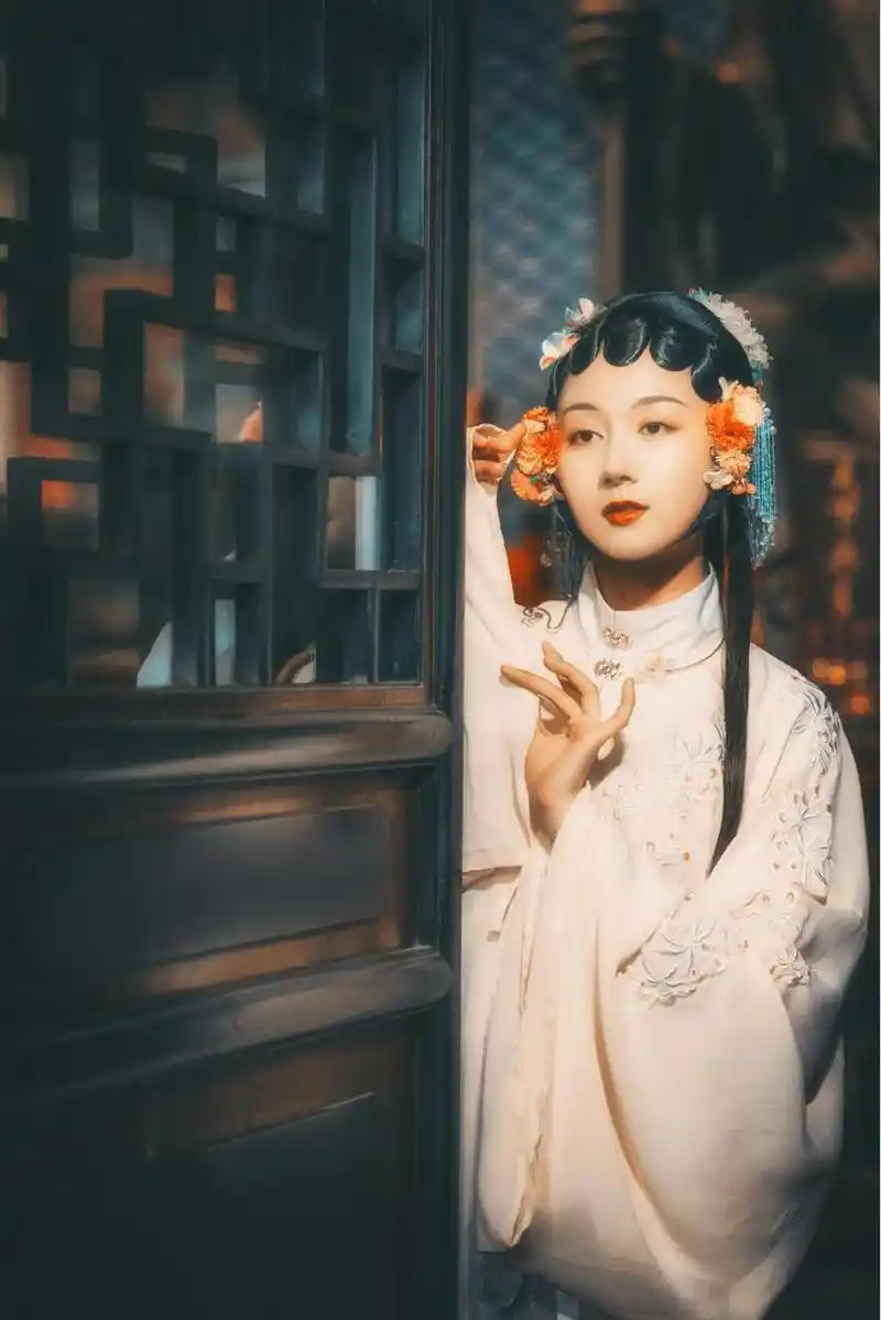 惹人怜爱的古装佳人温婉古风摄影图片