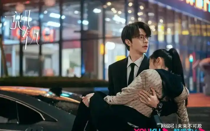 在《以爱为营》,《很想很想你》这波现偶甜宠剧大战之后,2023最后一部