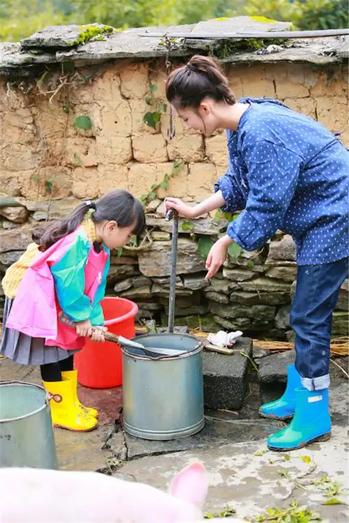李沁空降爸爸去哪儿特殊身份秒变孩子王图